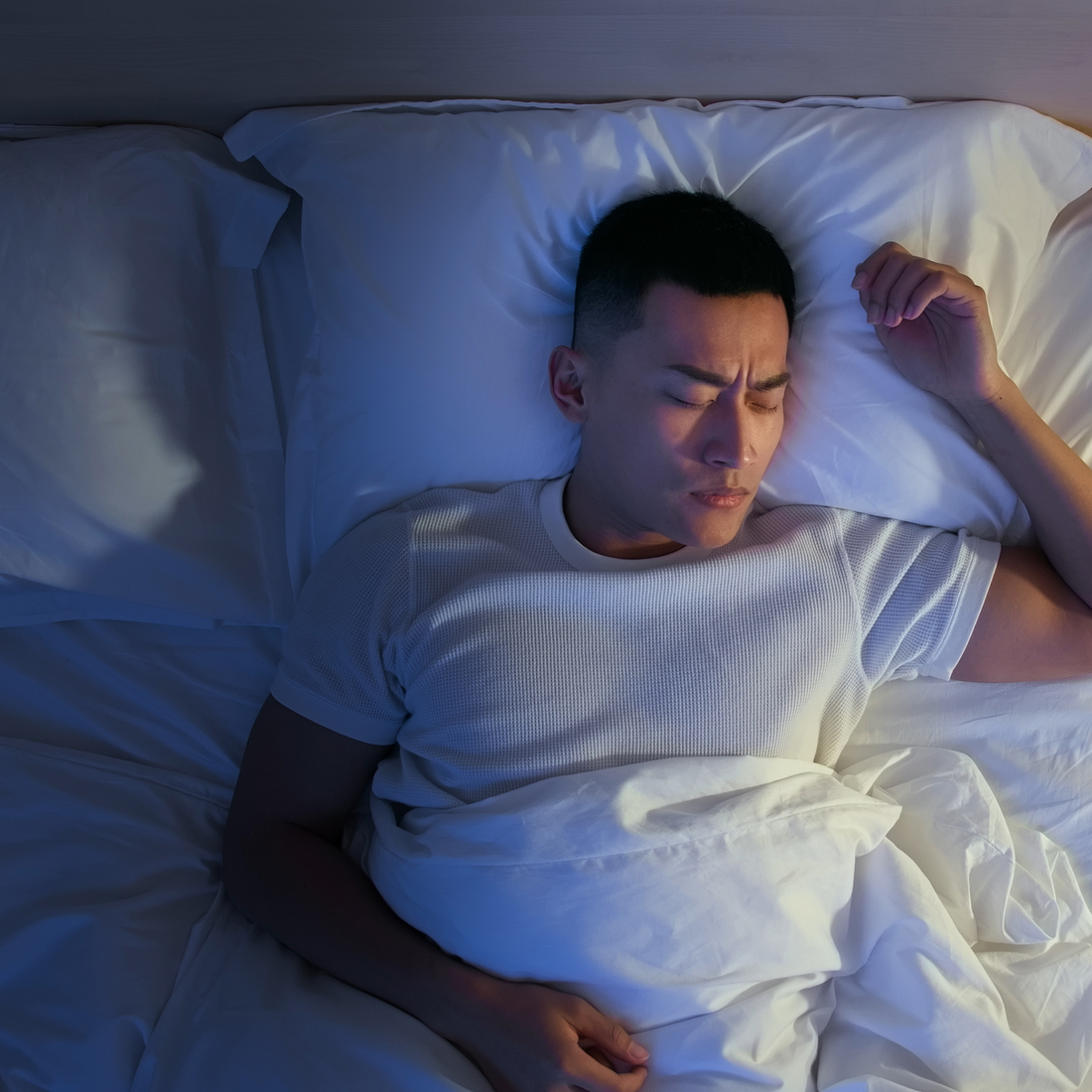 Lights Out, Gains On: How to Build an Elite Sleep Routine for Muscle Recovery